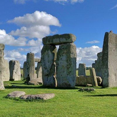 Stonehenge Half-Day luxury guided tour from Bath for 2-8 