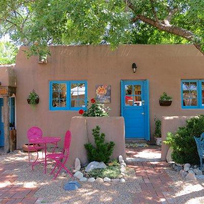 Santa Fe’s Canyon Road: Art & History Walking Tour