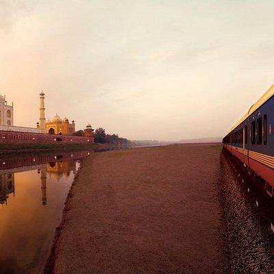 Private Full-Day Agra and Taj Mahal Tour by High-Speed Train with Meals