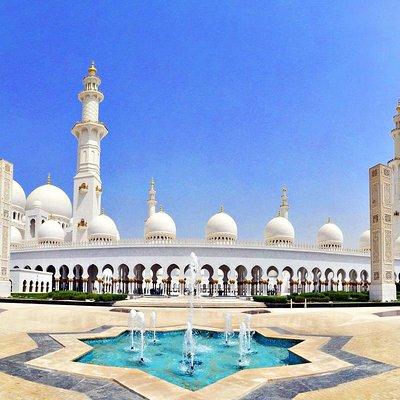 Abu Dhabi Full-Day Sightseeing Tour from Dubai with Mosque Visit