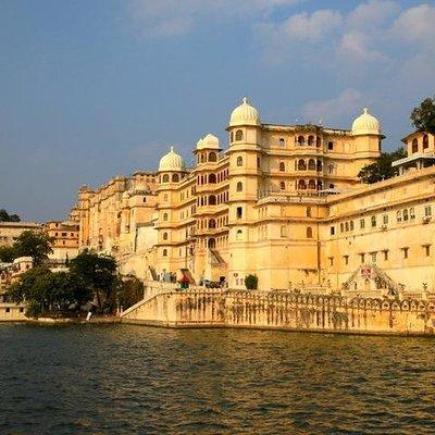 Full-Day Private City Tour of Udaipur Including Boat Ride in Lake Pichola