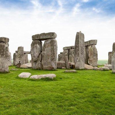 Stonehenge, Windsor Castle and Bath with Pub Lunch in Lacock 