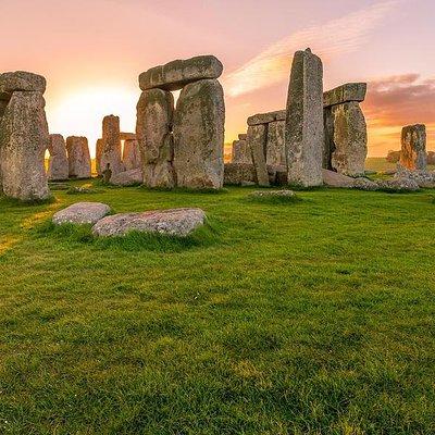 Private Pre Cruise Excursion Transfer London to Southampton Port Via Stonehenge 