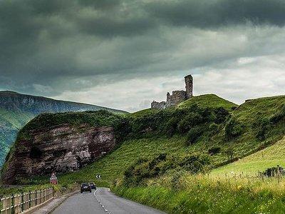 Northern Highlights Full-Day Guided Tour in Northern Ireland