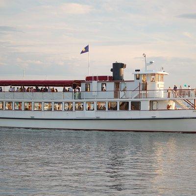 New England Fall Foliage Lunch Cruise in Boston Harbor