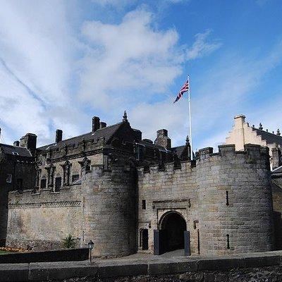 Edinburgh: Loch Lomond, Stirling Castle and the Kelpies Day Tour