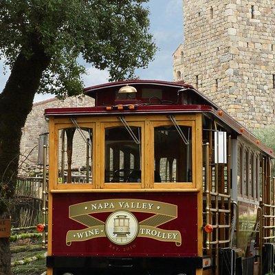 Napa Valley Wine Trolley Castle Tour