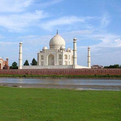 2-Day Tour to Taj Mahal and Agra from Chennai with Both Side Commercial Flights