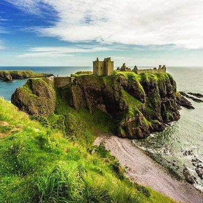 Dunnottar Castle and Royal Deeside Small-Group Tour from Aberdeen