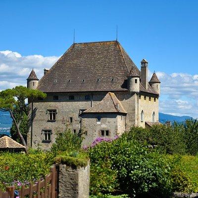 Private Trip from Geneva to Yvoire and Évian-Les-Bains in France