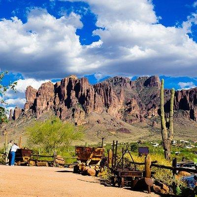 Small Group Apache Trail Day Tour with Dolly Steamboat from Phoenix