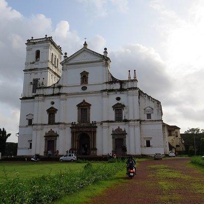 Old Goa Churches, Temples & Spice Plantation With "Goan" Lunch