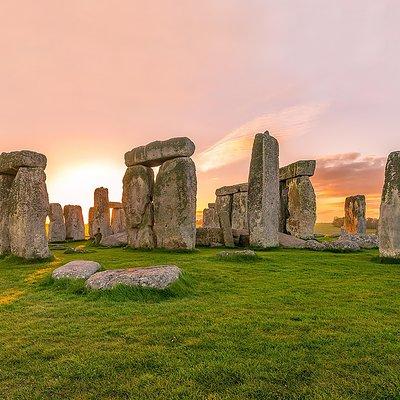 Stonehenge, Avebury,Cotswolds. Small group day tour from Bath