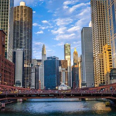 Chicago River Architecture Tour with Small Boat Upgrade Option