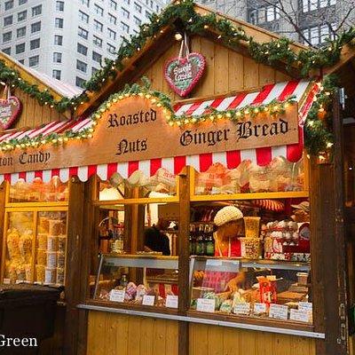 Chicago-Style Holiday Hike: Festive Food and Walking Tour