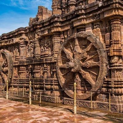 Full Day Tour of Konark Temple and Puri