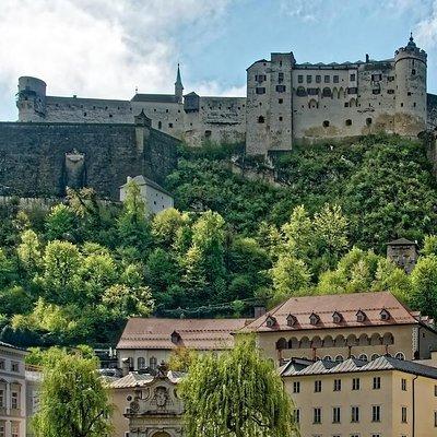 Private Transfer from Nuremberg to Salzburg with 2h of Sightseeing