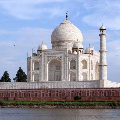 Same Day Agra Tour With Taj Mahal from Bangalore By Return Flights