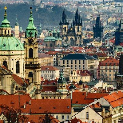 Private Scenic Transfer from Salzburg to Prague with 4h of Sightseeing