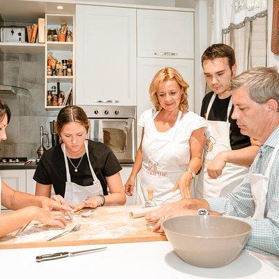 Small group Pasta and Tiramisu class in Palermo