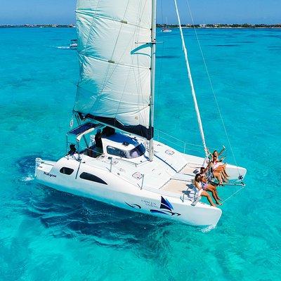 Private Catamaran from Cancun to Isla Mujeres | For up to 13 pepl