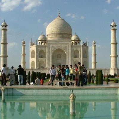 Taj Mahal Sunrise and Agra overnight Tour from Kochi with Flights