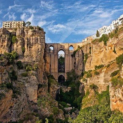 Ronda and Setenil de las Bodegas tour from Malaga