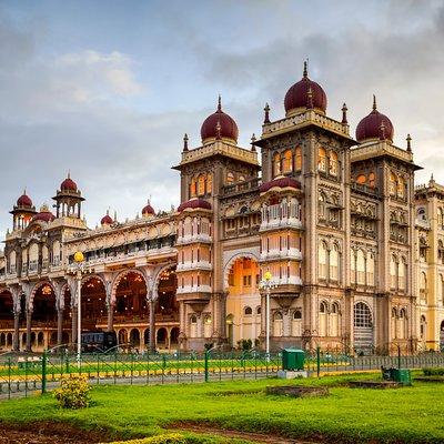 Touristic Highlights of Mysore (Guided Fullday City Sightseeing Tour by Car)