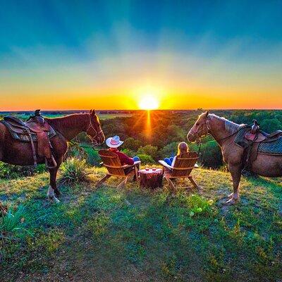 Sunset Horseback Ride With Scenic Views