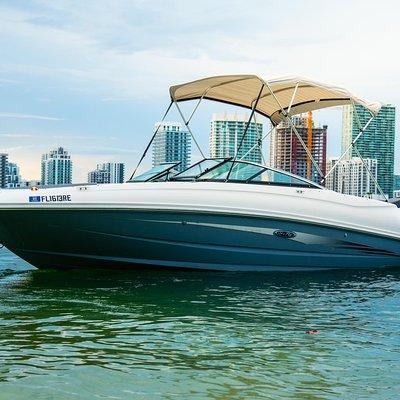 Private 4 hour Boat Rental with Captain in Fort Lauderdale!