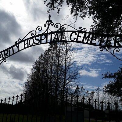 Cemetery and Ghost BYOB Bus Tour in New Orleans