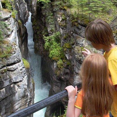 Maligne Canyon Hiking Tour