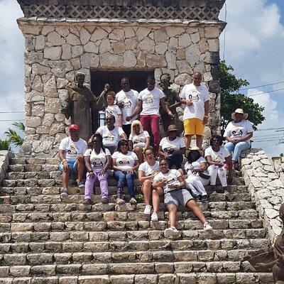 Cozumel: Private VIP Tour by Van (up to 12 passengers)