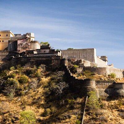 Kumbhalgarh Fort and Ranakpur One Day Trip from Udaipur with Guide & Lunch 