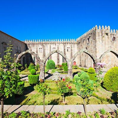 Full-Day Braga & Guimarães Guided Semi-Private Tour with Lunch from Porto