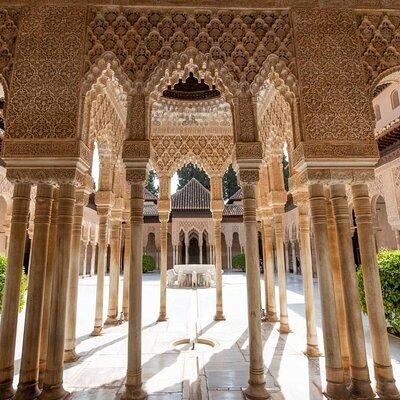 Alhambra Guided Tour & Albaicin Tour from Seville