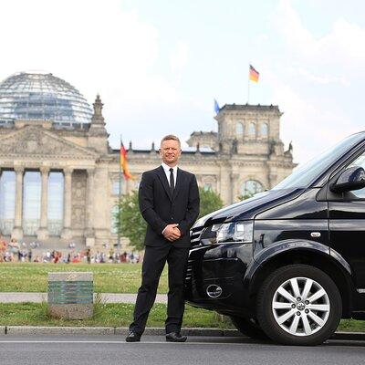 Perfect Day in Berlin Highlights Tour with a Car and Guide