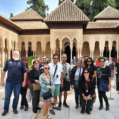 Alhambra Day Trip with Optional Nasrid Palaces from Malaga 