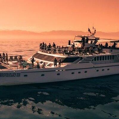  Sunsets and Whales Mega Yachts ALL INCLUSIVE