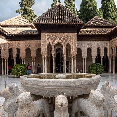 Guided tour of Alhambra and Generalife with Nasrid Palaces