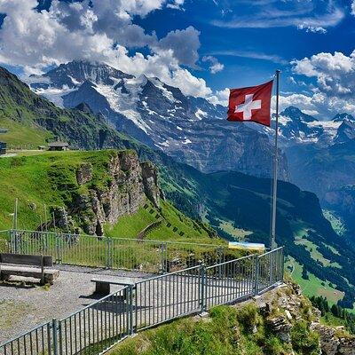 Tour in a private car from Zurich to Grindelwald and Interlaken