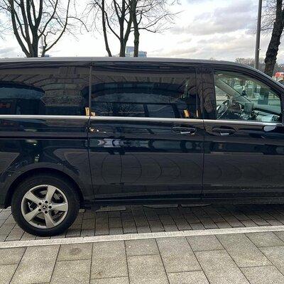 Private van transfer Kiel Cruise Terminal to Hamburg