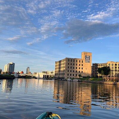 Small Group Kayak Tour of Skyline in Milwaukee 