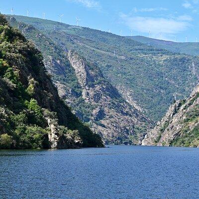 Ribeira Sacra Tour with Cruise along the Sil River and Ourense