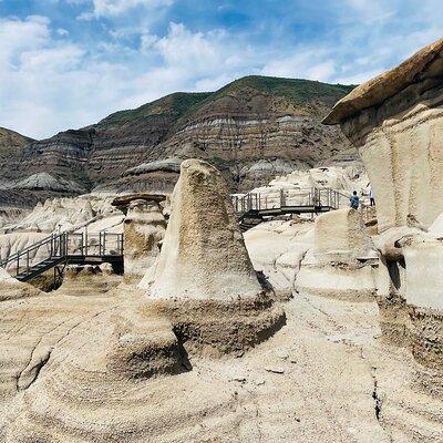 Day of Dinosaurs and Hoodoos From Calgary to the Badlands