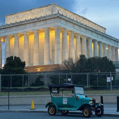 Washington DC Sightseeing Tour by Vintage Car Day & Night