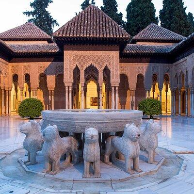 Alhambra Private Tour with Tickets to the Nasrid Palaces