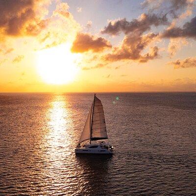 Riviera Maya Luxury Sunset Sailing plus Light Dinner and Open Bar