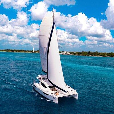 Cozumel Luxury Sailing & Snorkeling with Lunch and Open Bar Onboard