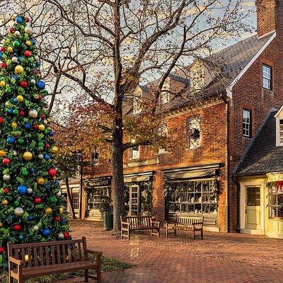 Private Colonial Williamsburg Christmas Holiday Decorations Walking Tour